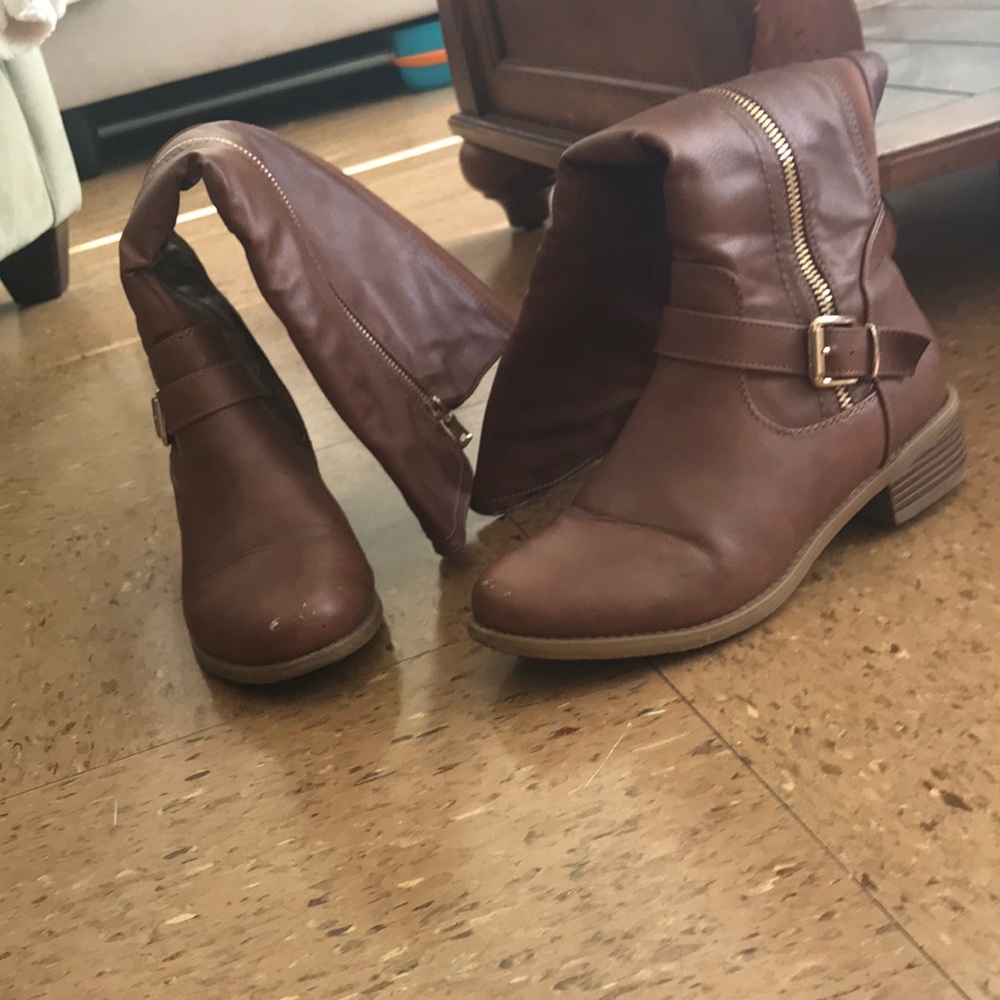 Woman’s used boots size 7.5